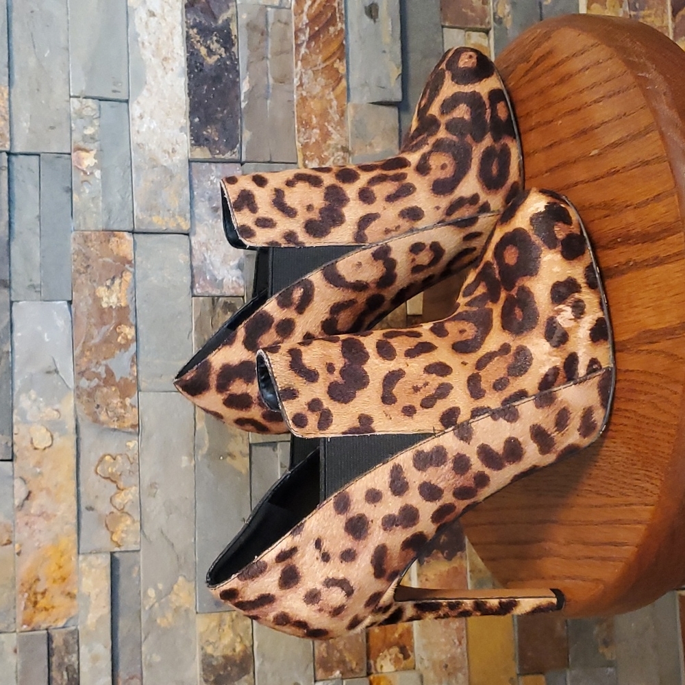 EUC Nine West Leopard Print Heels